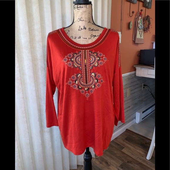 Chico's Tops - Gorgeous NWOT Chico’s 3/4 Sleeve Embroidered Top❣️